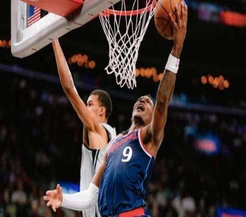 大崩盤！快船單節(jié)狂輸22分：全場(chǎng)鴉雀無(wú)聲，加蘭12分6失誤