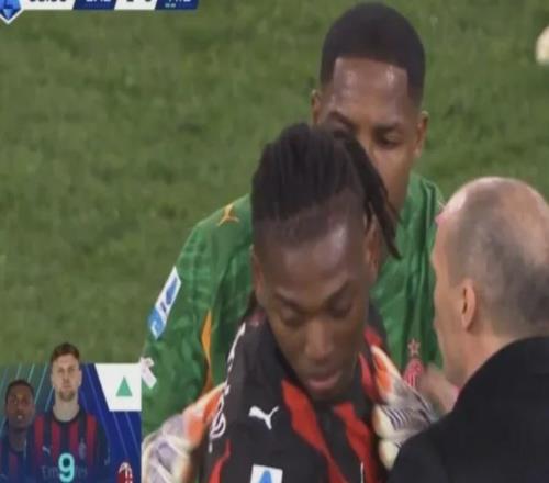 原創(chuàng)丨軟裝米蘭輸殘陣藍(lán)鷹