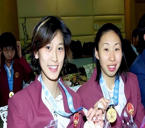 父亲是篮球名帅，她是女篮一枝花，退役当教授，如今徒弟为国争光