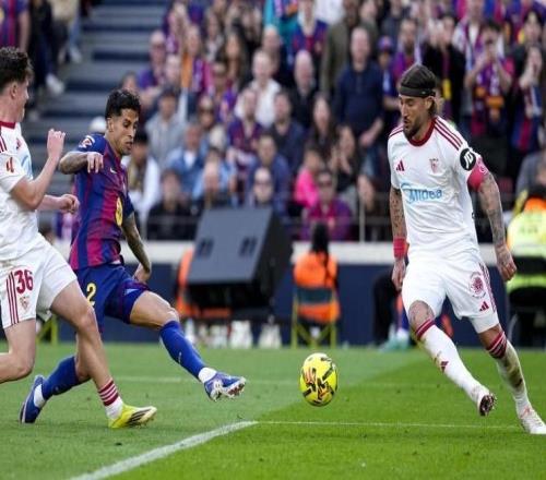 世體：弗里克喜歡把坎塞洛放在左邊路，他與拉菲尼亞配合默契