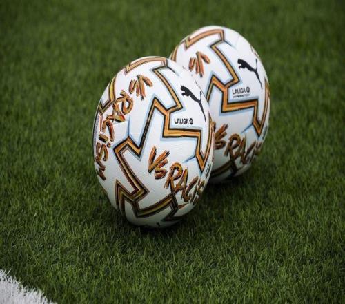 官方：彪马与西甲推出全新反种族主义主题特别版比赛用球