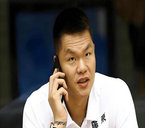 廣東早報(bào)！杜鋒職位變動(dòng)，徐杰指出球隊(duì)問題，朱芳雨加速換外援