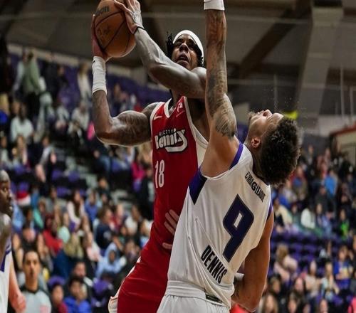 開(kāi)拓者二隊(duì)不敵湖人二隊(duì)，但雙向合同后場(chǎng)的表現(xiàn)還是相當(dāng)搶眼的