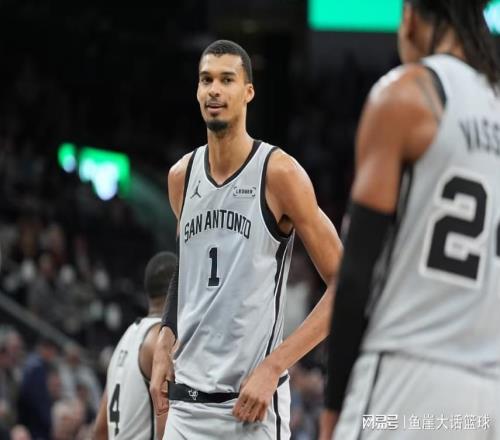 快船115119馬刺！文班把話挑明，加蘭有好有壞，倫納德出好消息