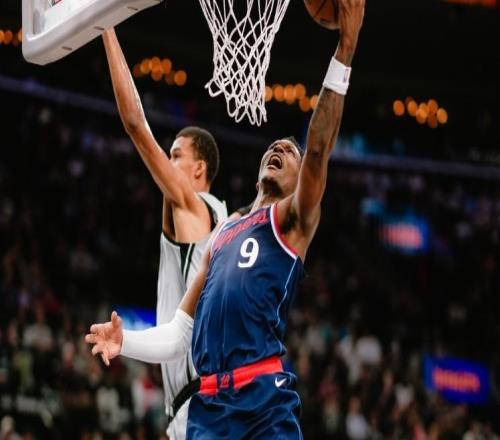 50勝！小卡傷停馬刺拒快船24分逆轉(zhuǎn)文班21+13創(chuàng)歷史首人紀(jì)錄