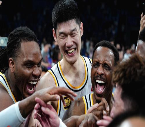 胡金秋傷情出爐，郭艾倫現(xiàn)身醫(yī)院，北京找新外援，崔永熙遭到批評(píng)