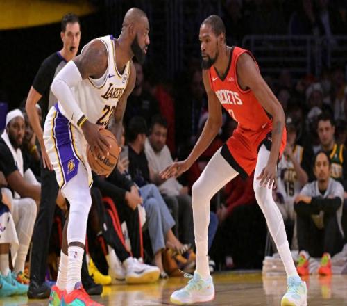 隨著湖人100：92火箭，詹杜常規(guī)賽交手31次，老詹砍下795分，KD呢