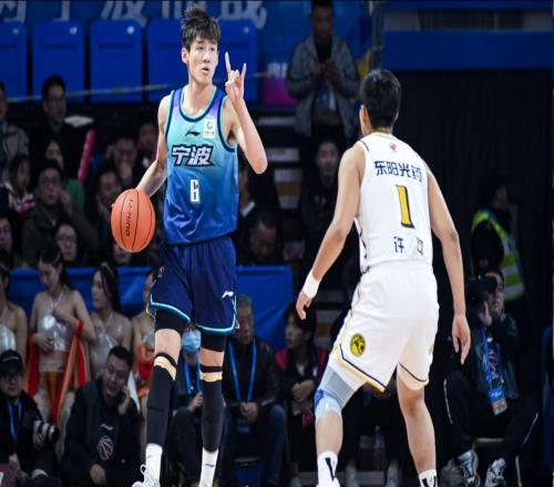 拿600萬，王俊杰全場0分0板1助，球迷：你能拿頂薪，真見鬼了