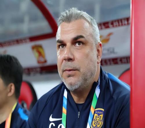 球迷以為他來津門虎只能枯坐板凳，沒想到下一輪就首發(fā)，引發(fā)熱議