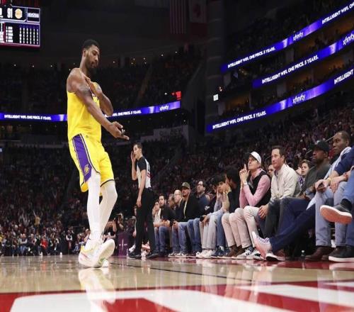 霸氣，湖人隊馬庫斯斯瑪特怒斥那些湖人的黑粉