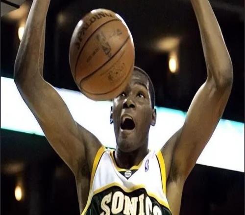 雷霆愿轉(zhuǎn)讓超音速隊史給新軍佩頓可以退役球衣了