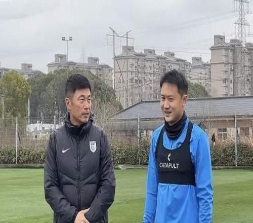 馮勁有回避條款，右路輪到毛偉杰了大連主場不拿分只能鐵人出氣