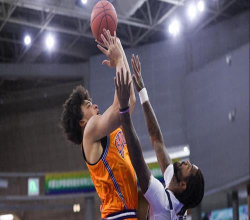 CBA排名太亂了！上海7連勝第一太穩(wěn)，北京逼停山東，遼寧漸入佳境