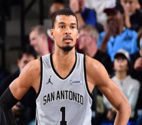 外星人太超綱！文班亞馬2月份戰(zhàn)績?yōu)?8勝1負，勝率高達94.7%！