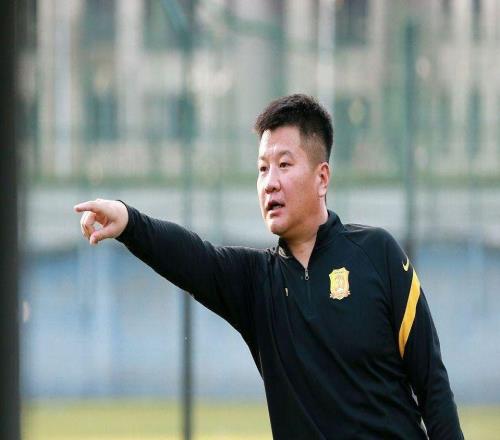 中超开赛前目标夺冠，开赛后两连败就说教练下课不会用人真球迷