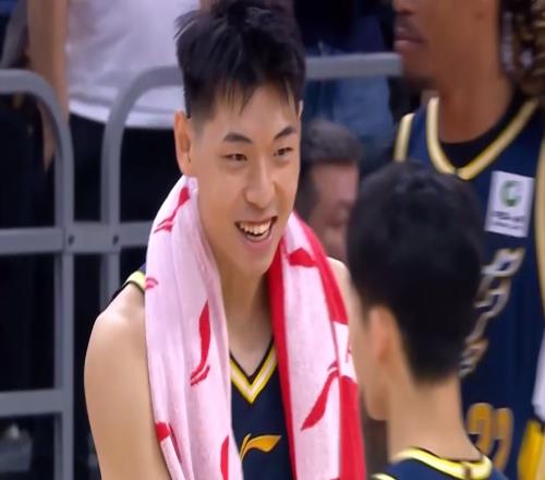 杜鋒做對決定！棄用3將激活最強崔永熙徐杰，廣東22分復仇新疆