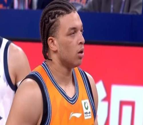 山東男籃連敗，新外援24分創(chuàng)新高，邱彪遇瓶頸期小將11分成奇兵