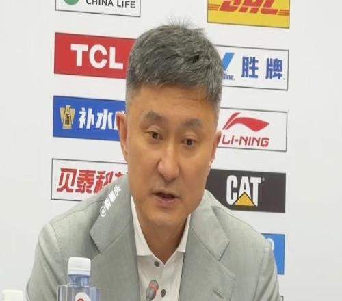 胜新疆发布会！杜锋与焦泊乔赞防守+分享球，回应崔永熙状态！