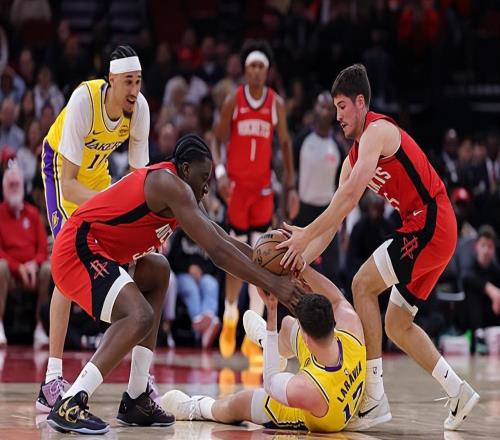 成功扮演了攪屎棍的角色！湖人找到鋒線新星的正確使用方式了