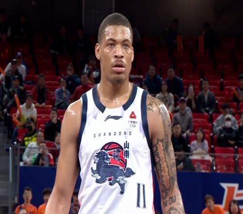 山東男籃完敗上海，三成得分來自罰球，小將王證11分成難得亮點(diǎn)