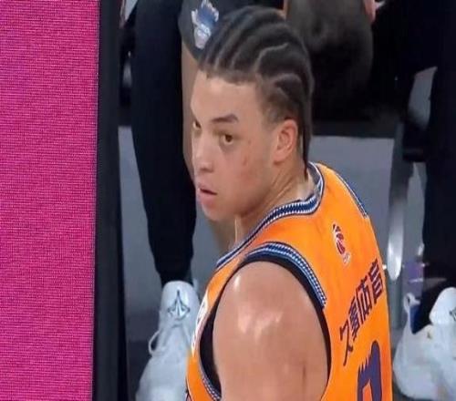 初露冠軍相！上海男籃主場15戰(zhàn)全勝多項數(shù)據(jù)高居聯(lián)盟第一