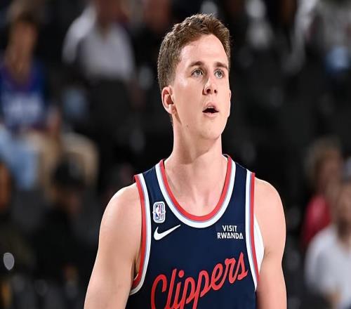 狀態(tài)比較一般，但快船后場(chǎng)新援在發(fā)展聯(lián)盟的表現(xiàn)還是比較穩(wěn)定的