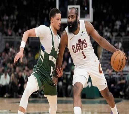 哈登高效27+5+6莫布利27+15骑士胜雄鹿