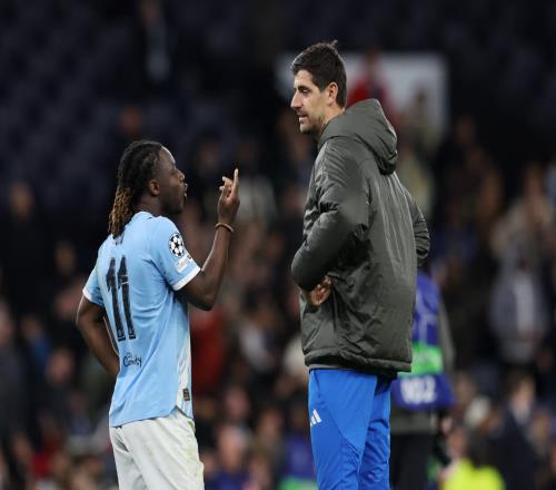 庫(kù)爾圖瓦受傷離場(chǎng)，皇馬歐冠晉級(jí)背后的隱憂