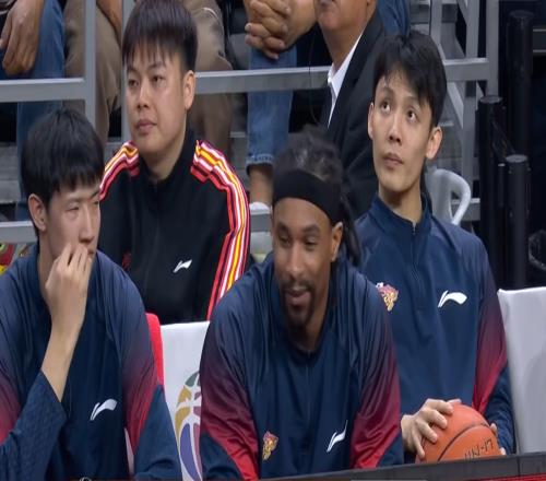 廣東大勝22分，他卻比被DNP的薩林杰還尷尬，粵迷：不如讓家政上