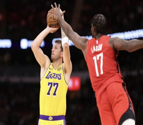 東契奇過(guò)去6戰(zhàn)場(chǎng)均37.8分，創(chuàng)隊(duì)史自1112賽季科比后最高