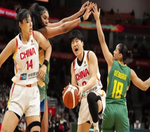 中國女籃8371力克巴西，張曼曼逆襲，雙塔戰(zhàn)術(shù)存短板