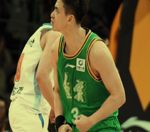 隊(duì)長(zhǎng)23+2+3力挽狂瀾！小手13+4功不可沒，遼籃6連勝，廣州隊(duì)4連敗