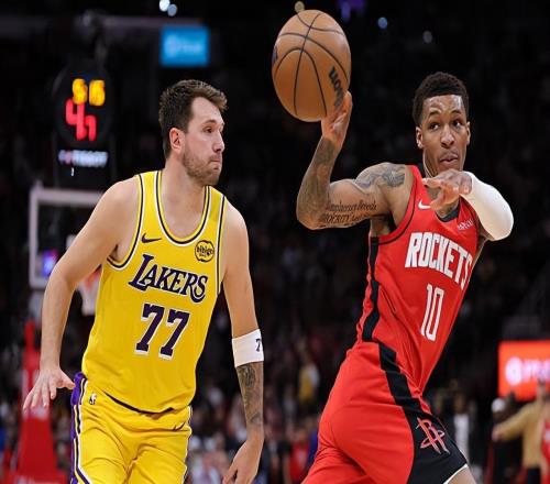 失敗中不多的亮點，火箭鋒線新星的緩慢成長也和烏度卡密切相關(guān)