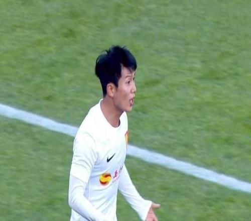 CCTV5+直播，成都捍衛(wèi)榜首，王子銘更適合首發(fā)，重慶擺鐵桶陣反擊