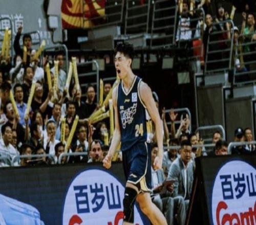 崔永熙：现在的体能大概就是打1015分钟，比赛后腿还是会酸