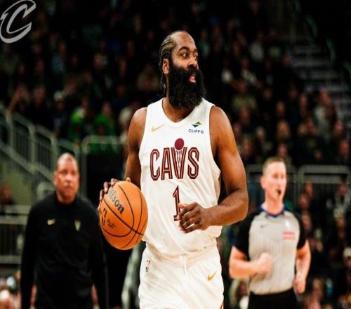 哈登27分6助，帶隊拿下雄鹿！騎士三后衛(wèi)暴露短板，米切爾低迷