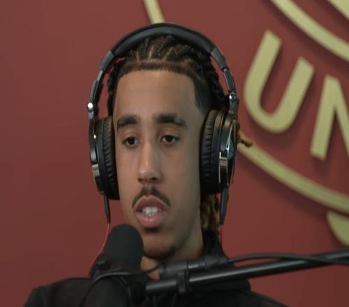 约罗：我14、15岁时踢六号位，更小的时候其实像个边锋