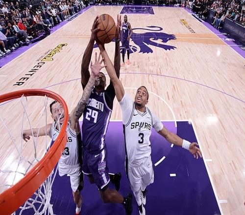 轻轻松松拿下高分！马刺替补侧翼大将的重要性被严重低估了