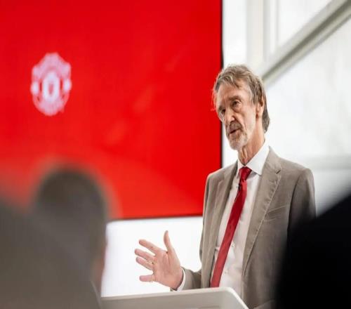 TA：拉爵入主后，曼聯(lián)陣容洗牌見效但新球場(chǎng)建設(shè)推進(jìn)緩慢