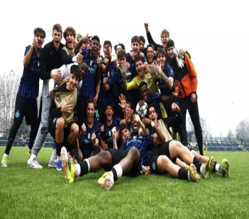 我們捍衛(wèi)的不只是足球，更是信念！致所有寸土不讓的內(nèi)拉們！