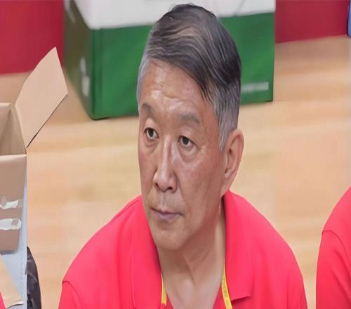 宮魯鳴大贊中國(guó)女籃18歲小將：全世界獨(dú)一無(wú)二的人才