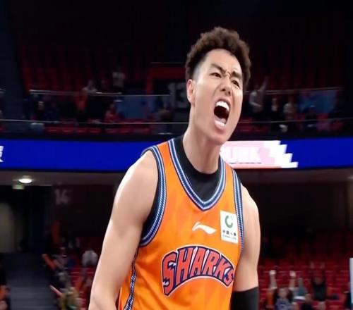 半場70分！上海男籃主場15連勝！