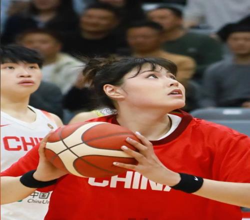 連續(xù)多場(chǎng)表現(xiàn)糟糕，李月汝曝與宮魯鳴發(fā)生分歧：我打得不太高興