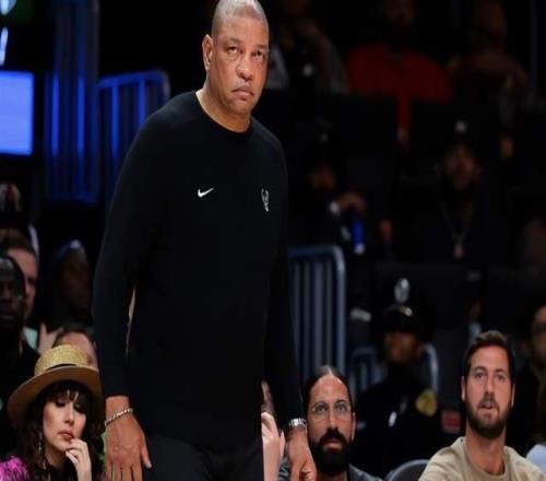 沒暫停卻挑戰(zhàn)！里弗斯親手葬送比賽！全場鴉雀無聲，真該退役了