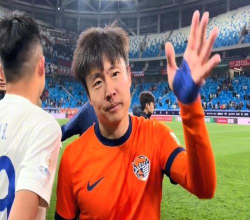 記者：本輪海牛vs浙江賽前，海牛將為前國腳鄭龍舉辦退役儀式