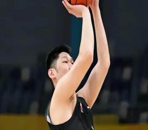 真敬業(yè)！胡金秋拉傷仍堅(jiān)持出戰(zhàn)，仍在保持完美輸出！