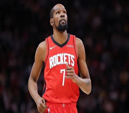 缺乏持球進(jìn)攻能力和支配球能力，但火箭卻非要讓杜蘭特?fù)?dān)任控衛(wèi)