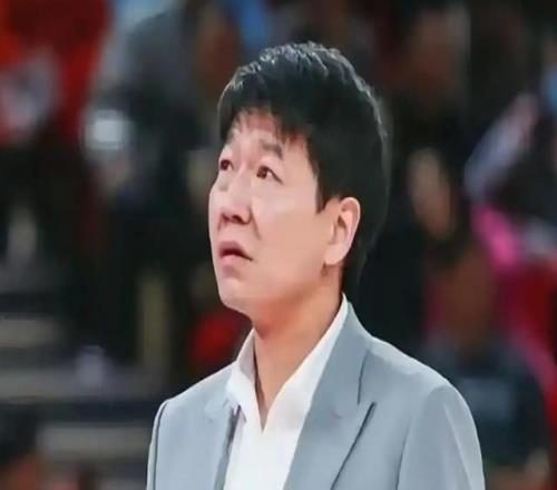 兩連敗，山東男籃慘敗上海的背后是邱彪無(wú)計(jì)可施：可以考慮外教了