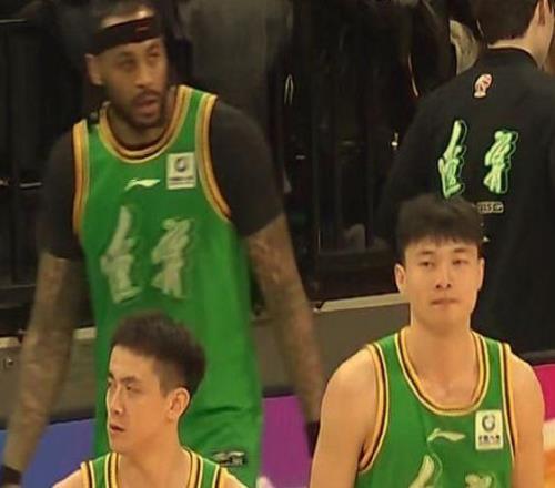 赵继伟6+2！布罗金顿5+1，哈维4+2，鄢手骐7+1，辽篮领先广州21分