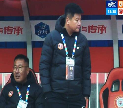 自己都揭不开锅了还笑邻居吃窝头于根伟大羽互啄谁先哭谁先活